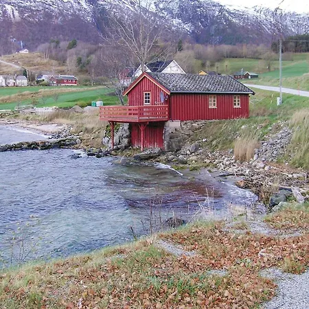 Eresfjord Iv * Overas